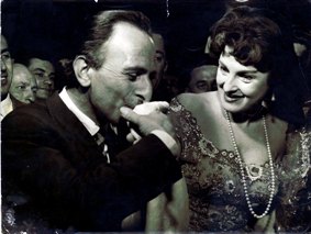 Ele DArtagnan with Silvana Pampanini in Piazza Cavour