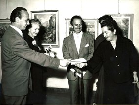 Ele DArtagnan at a vernissage